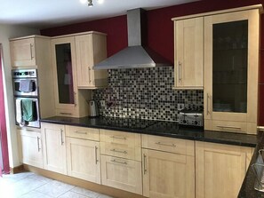 Apartment | Private kitchen | Full-size fridge, microwave, oven, stovetop - 4 Bedroom House Stratherrick (Inverness)
