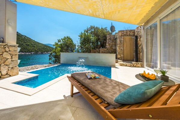 Piscina all'aperto, una piscina riscaldata