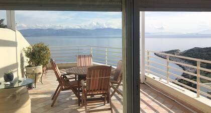 "ARGO" SUITE- SEA VIEW-POOL-45 Athens and National Airport of Athens