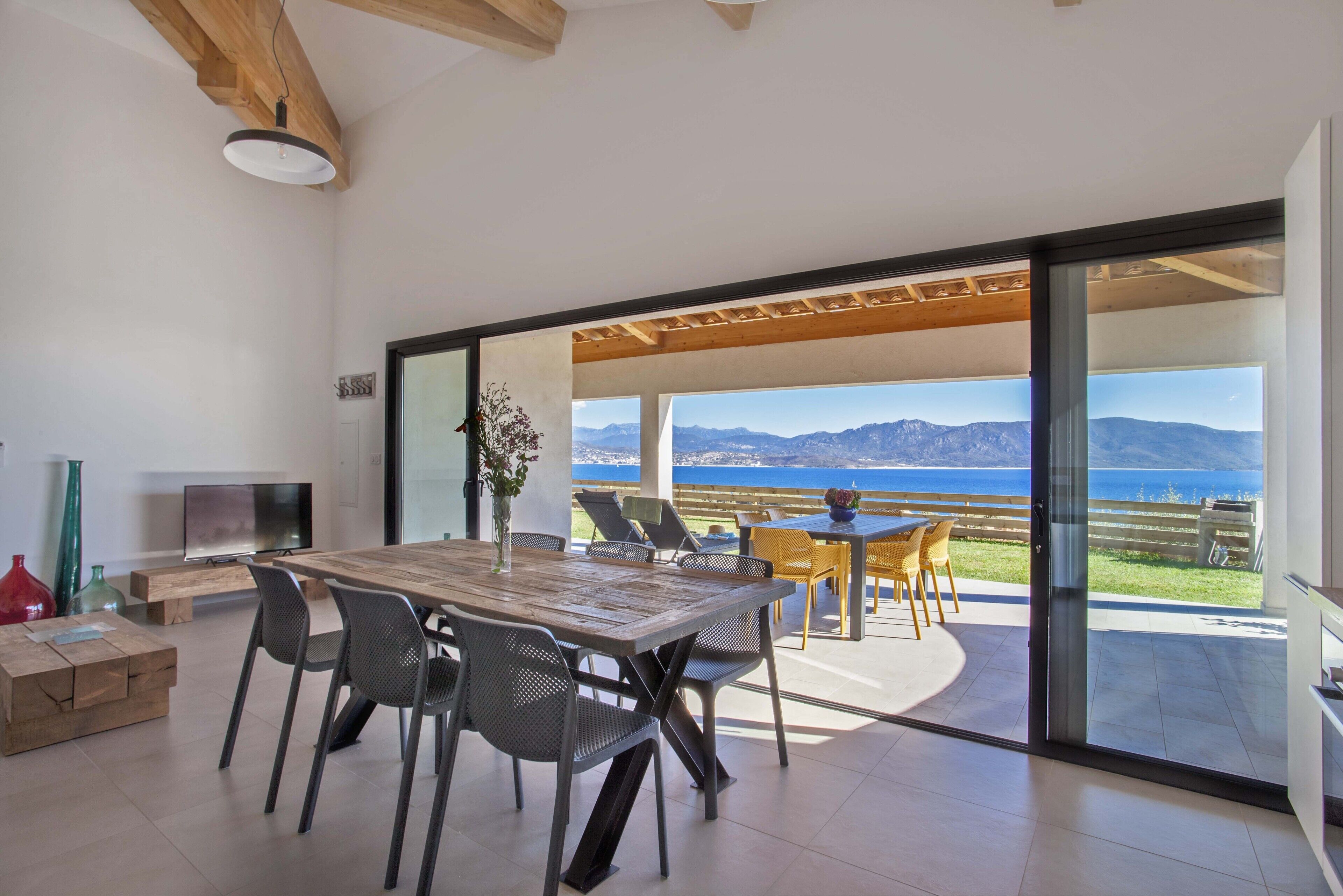 เอ็กซ์คลูซีฟวิลล่า, 3 ห้องนอน | ห้องพักตกแต่งอย่างมีเอกลักษณ์, ตกแต่งพิเศษโดยเฉพาะ, ผ้าม่านกันแสง