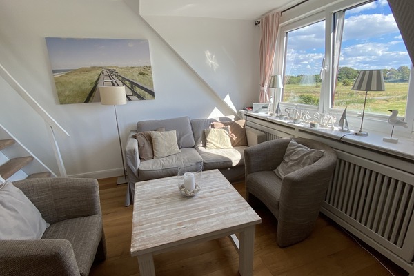 Neues Sofa (2017) und fortlaufend Renovierungen (zuletzt 2021).