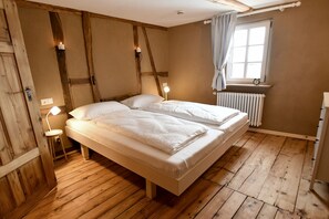 3 soverom, safe på rommet, strykejern/-brett og reiseseng for barn