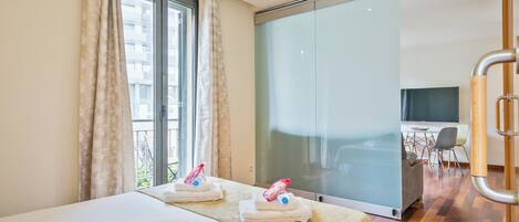 Eenvoudig appartement, 1 slaapkamer | 1 slaapkamer, een strijkplank/strijkijzer, gratis babybedden