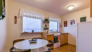 Private kitchen - Borgir - The House by the Sea (Hvammstangi)