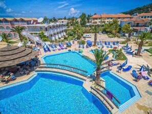 Outdoor pool - Antonis Apartments (Zakynthos)