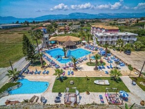 Outdoor pool - Antonis Apartments (Zakynthos)