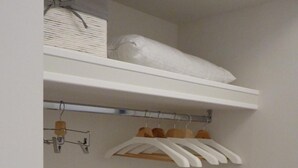 Schreibtisch, schallisolierte Zimmer, kostenlose Babybetten