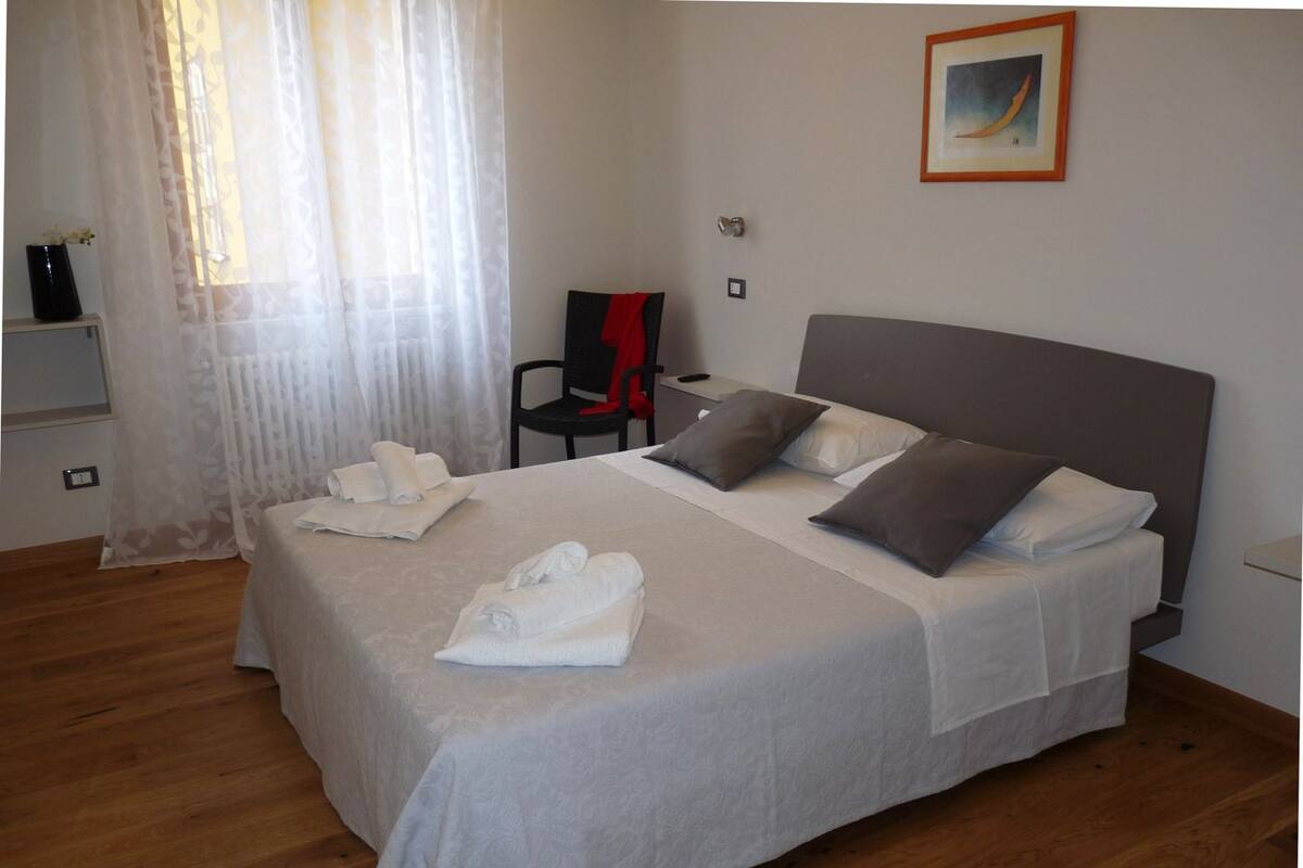 Habitación doble | Escritorio, sistema de insonorización, cunas gratuitas