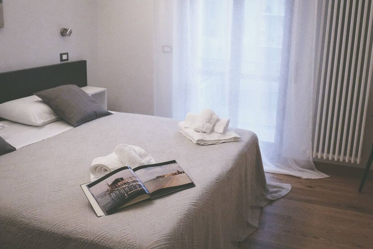 Habitación doble, balcón | Escritorio, sistema de insonorización, cunas gratuitas