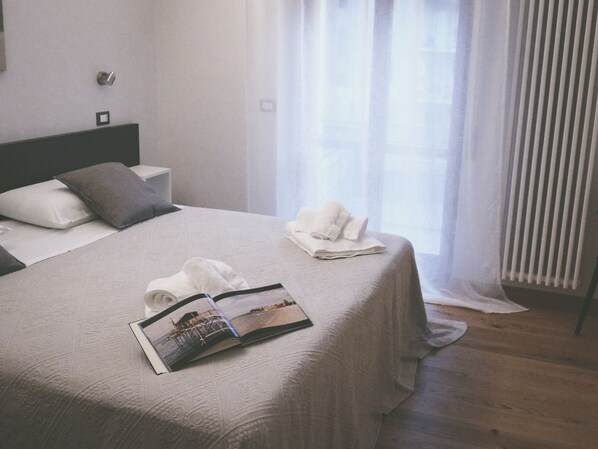 Double Room, Balcony | Individually decorated, individually furnished, desk, soundproofing