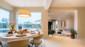 Villa (Candida) | In-room dining