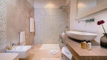 Villa (Candida) | Bathroom | Deep-soaking bathtub, free toiletries, hair dryer, towels