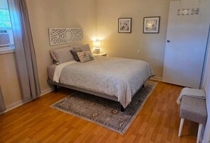 3 bedrooms, iron/ironing board, WiFi (free), bed sheets - Honeycomb Cottage - bright, airy and spacious sanctuary with water view! (Donaldston)