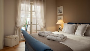 Tabla de planchar con plancha, wifi gratis y ropa de cama 