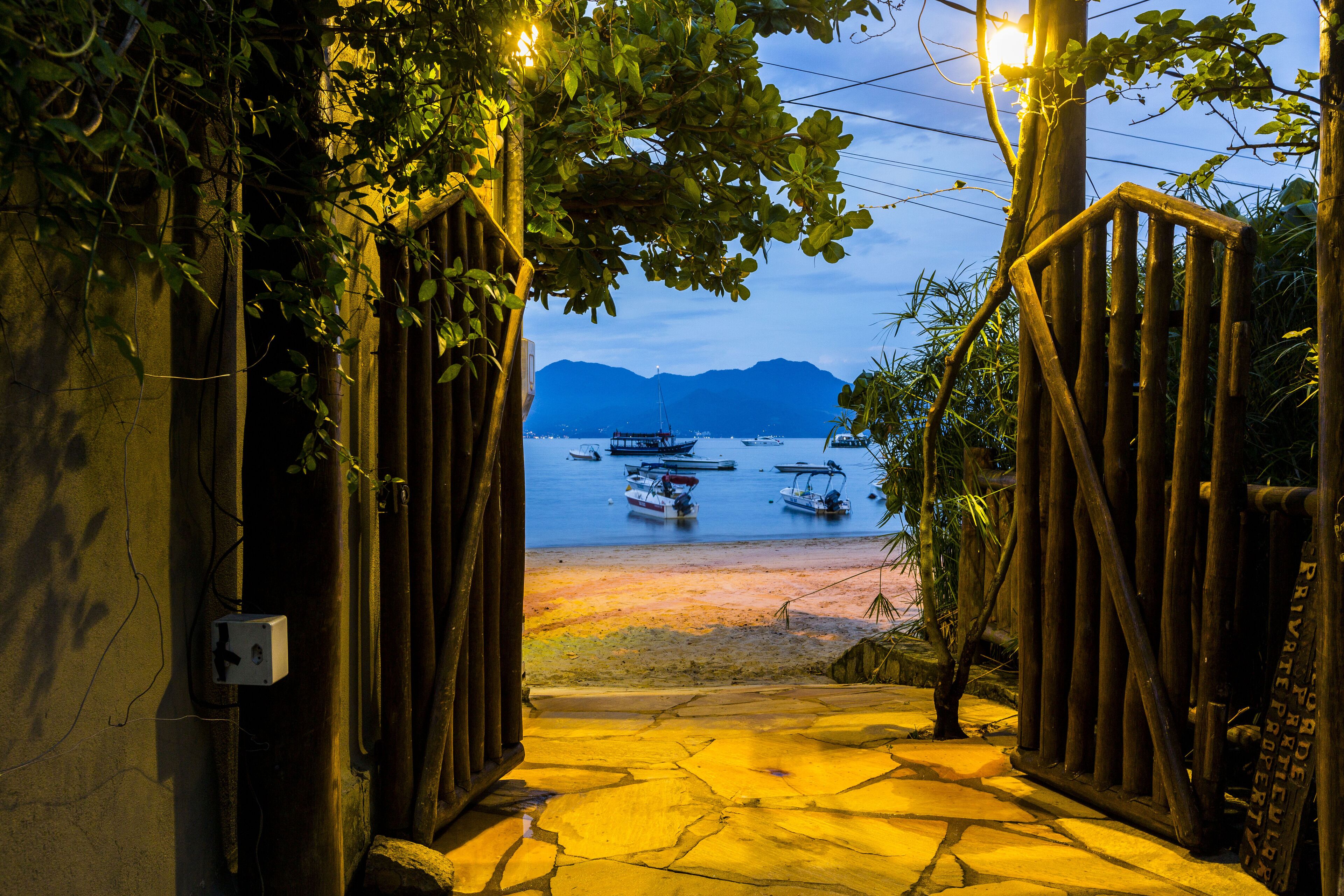  Beach front with comfort on Ilha Grande  for up to 10 persons.