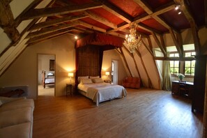 ห้องสวีท (Saint-Louis) | ห้องพักตกแต่งอย่างมีเอกลักษณ์, ตกแต่งพิเศษโดยเฉพาะ, เตารีด/โต๊ะรีดผ้า