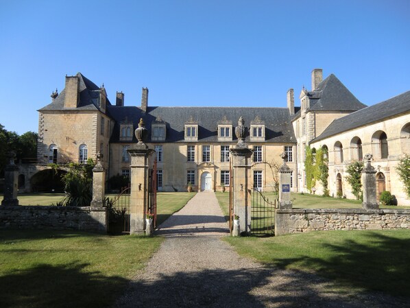 ห้องพักตกแต่งอย่างมีเอกลักษณ์, ตกแต่งพิเศษโดยเฉพาะ, เตารีด/โต๊ะรีดผ้า