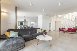Flat-screen TV, ping pong, music library, video library
