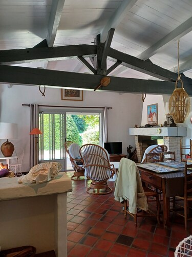 Maison familiale sur grand terrain arboré à 2 kms de la plage