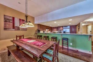 Casa adosada, 3 habitaciones | Restauración