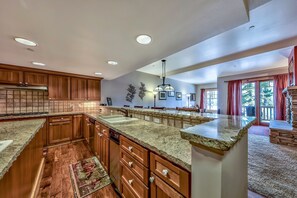Townhome, 3 Bedrooms | Private kitchen