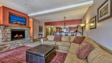 Townhome, 3 Bedrooms | Living area | Flat-screen TV
