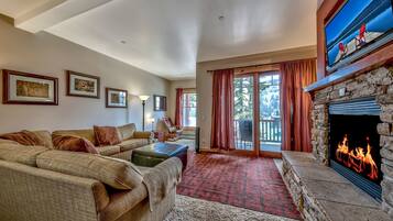 Townhome, 3 Bedrooms | Living area | Flat-screen TV