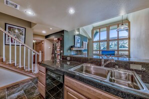 Leilighet, 2 soverom | Eget kjøkken | Kjøleskap, mikrobølgeovn, ovn og oppvaskmaskin