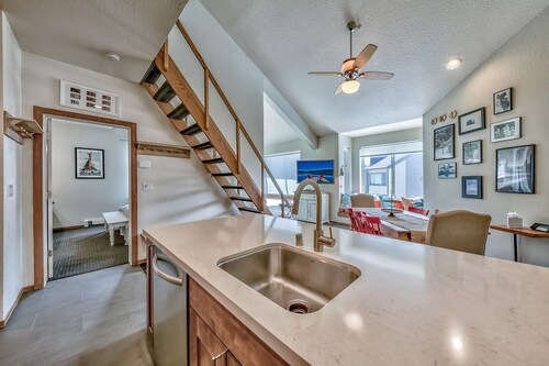 2br+ Loft Centrally Located Kirkwood Great Value 2 Bedroom Condo by RedAwning