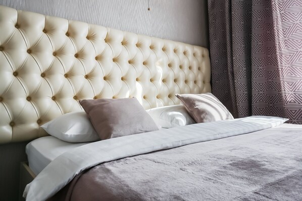 Kahden hengen standard-huone | Allergiatestatut vuodevaatteet, tallelokero huoneessa, työpöytä