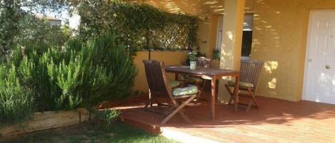 تناول الطعام بالخارج