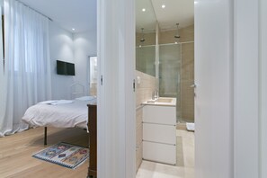 2 makuuhuonetta, silitysrauta/-lauta, ilmainen Wi-Fi, vuodevaatteet