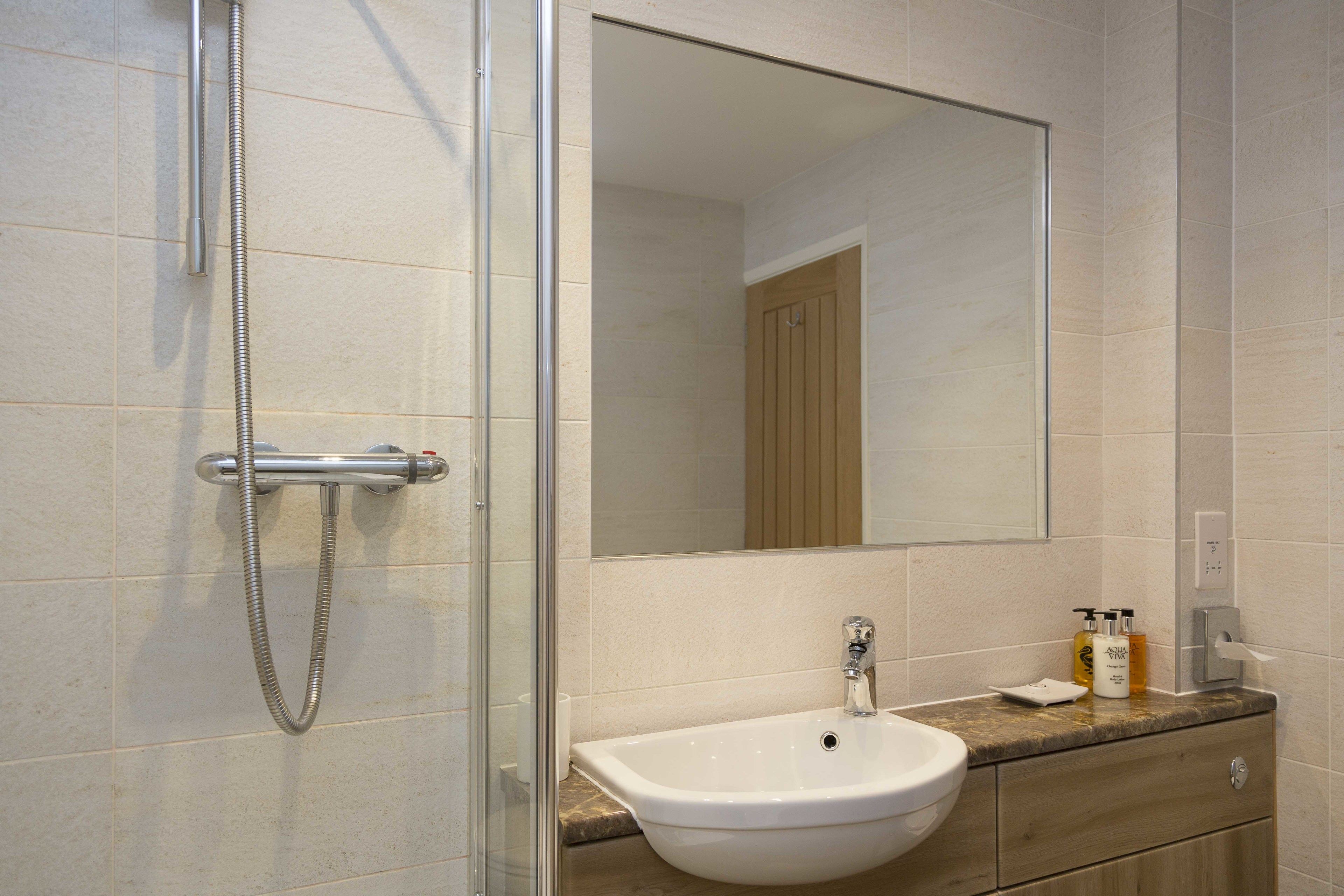 Linhay Cottage | Bathroom | Combined shower/bathtub, free toiletries, hair dryer, towels