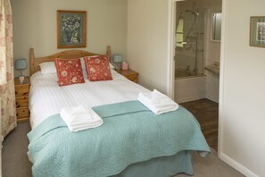 Doppelzimmer zur Einzelnutzung | Hochwertige Bettwaren, individuell dekoriert, individuell eingerichtet