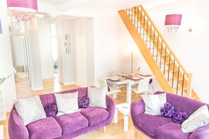 Interior - SunlightProperties LEGEND: 2 Bedroom Rental, near Beach with balcony & AC (Nice)