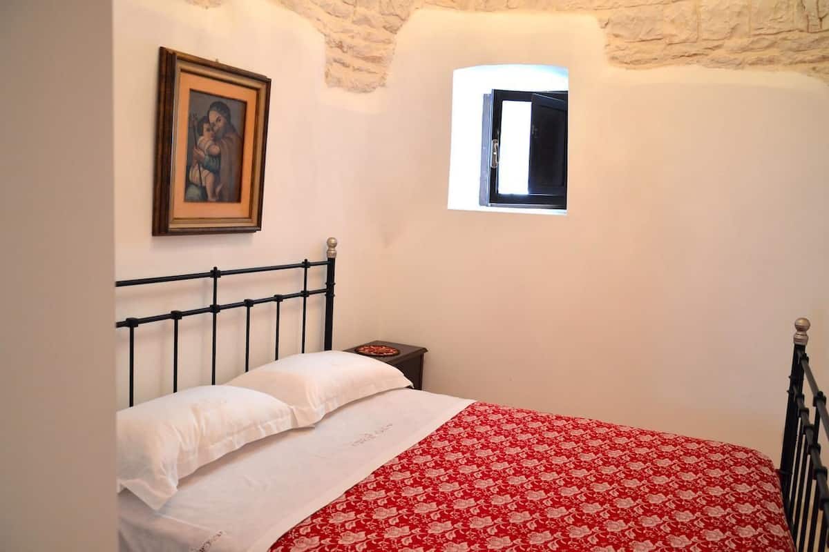 Casa tradicional, 2 habitaciones | Sistema de insonorización, cunas (de pago), ropa de cama