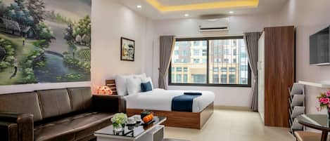 Luxury Studio | Living area | 40-inch flat-screen TV with digital channels, TV