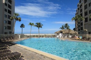 Appart'hôtel, 2 chambres | Piscine