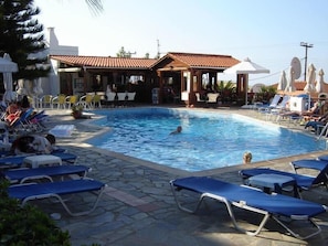 Outdoor pool - Sunrise Apartments Hersonissos (Hersonissos)