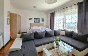 Free WiFi, bed sheets - Lovely apartment in Novi Vinodolski (Novi Vinodolski)