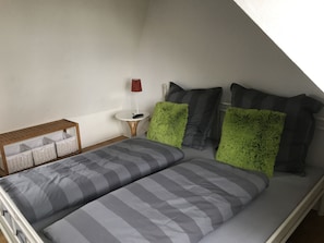 2 bedrooms, iron/ironing board, WiFi, bed sheets