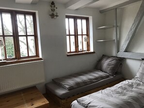 2 bedrooms, iron/ironing board, WiFi, bed sheets