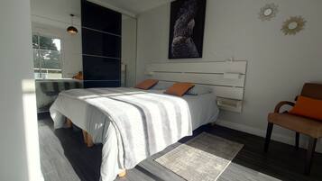 2 bedrooms, iron/ironing board, travel cot, free WiFi