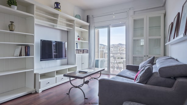 Basic Apart Daire, 3 Yatak Odası, Sigara İçilmez, Balkon | Oturma odası | Düz ekran televizyon 