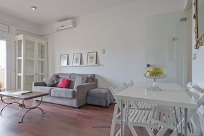 Basic Apartment, 3 Bedrooms, Non Smoking, Balcony | Living area | Flat-screen TV - Alcam Augusta (Barcelona)