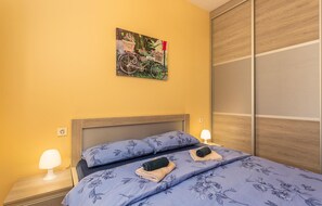 3 bedrooms, travel cot, free WiFi, bed sheets