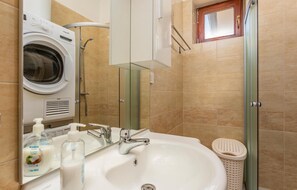 Shower - Beautiful home in Gostinjac with WiFi (Gostinjac)