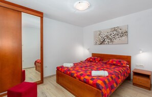 4 slaapkamers, reisbedje, gratis wifi, beddengoed