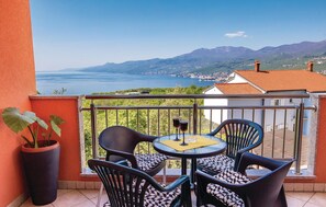 Outdoor dining - 3 bedroom nice apartment in Kastav (Kastav)