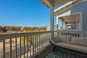 House, 4 Bedrooms | Balcony